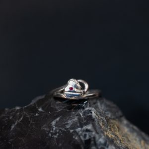 Anillo Corazón con Rubí