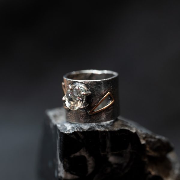 Anillo Aguamarina entre Ventanas
